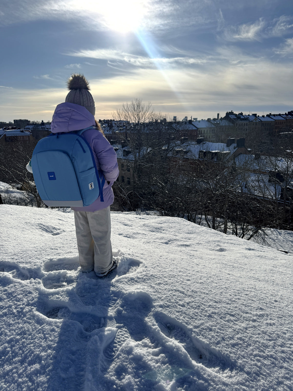Barn med Rionell Tryggve p&aring; resa