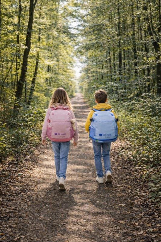 Barn b&auml;r Tryggve-ryggs&auml;ck